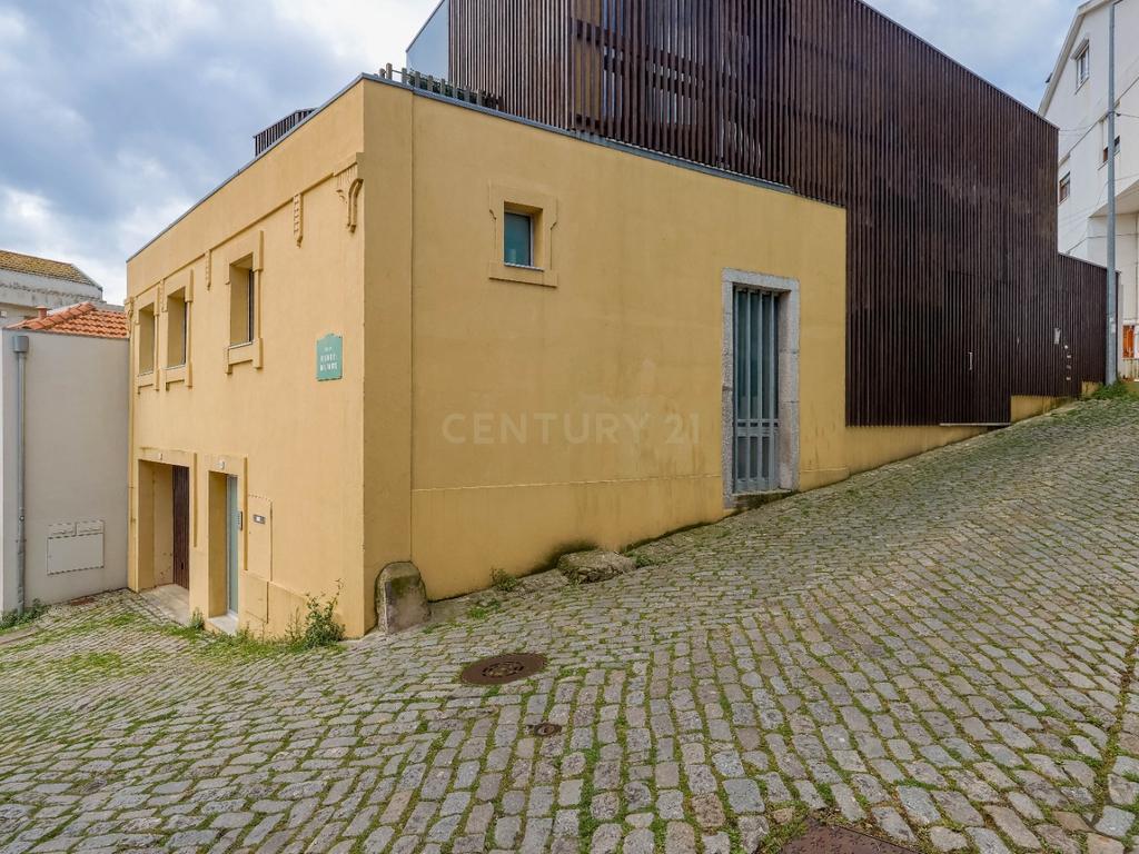 Exclusiva Moradia de Luxo no Coração do Ouro – Rua Senhor da Boa Morte, Porto - Image 24