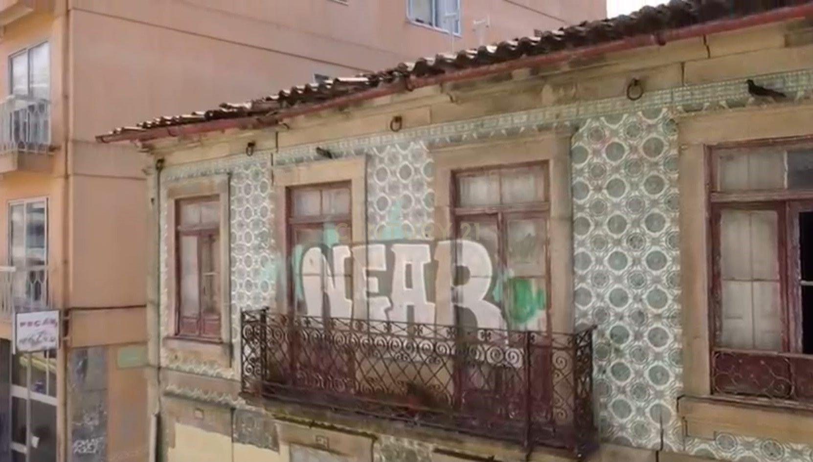 Fotografia 10 de Prédio para reconstrução em Faria Guimarães