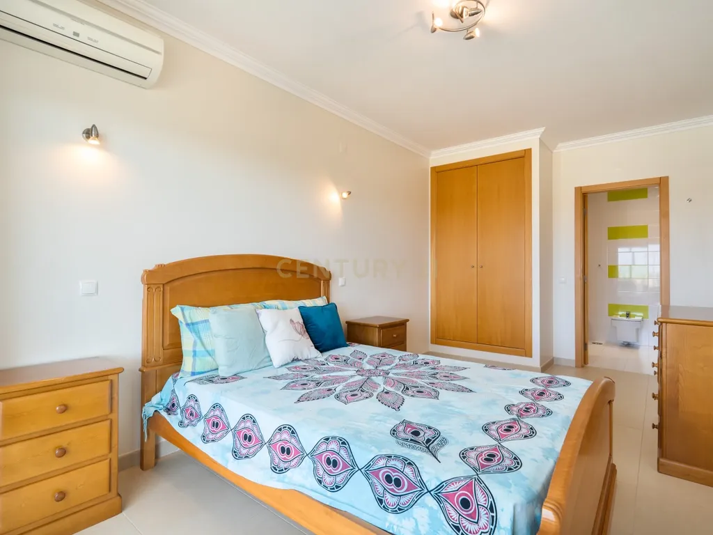 Apartamento Duplex em condomínio privado com piscina, e grande zona verde. - Image 29