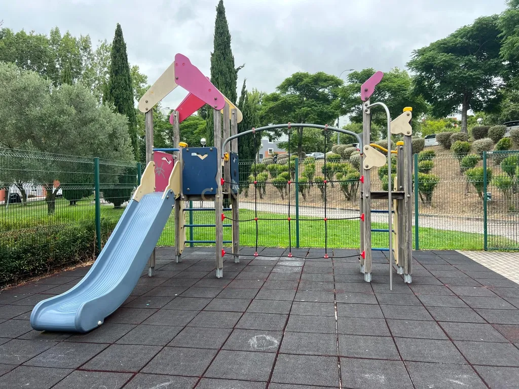 T2 com parqueamento e arrecadação - Casas do Lago Serra de Carnaxide Amadora - Image 39