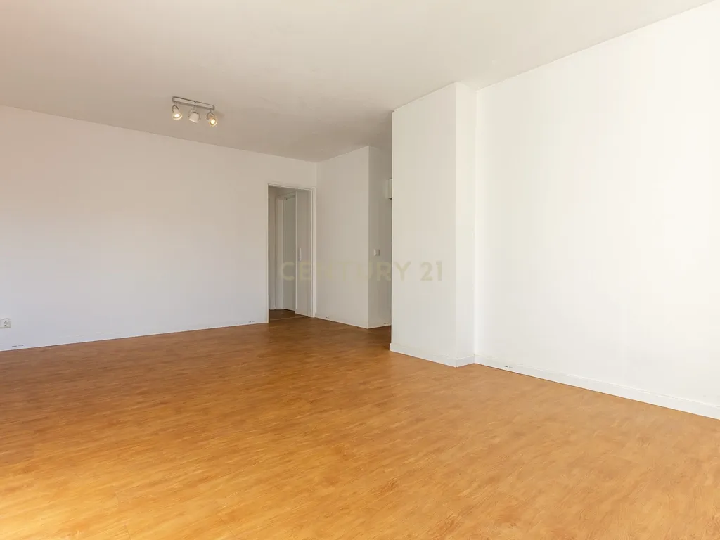 Apartamento T3, Lisboa, com um lugar de parqueamento e arrecadação. Oportunidade Única! - Image 23