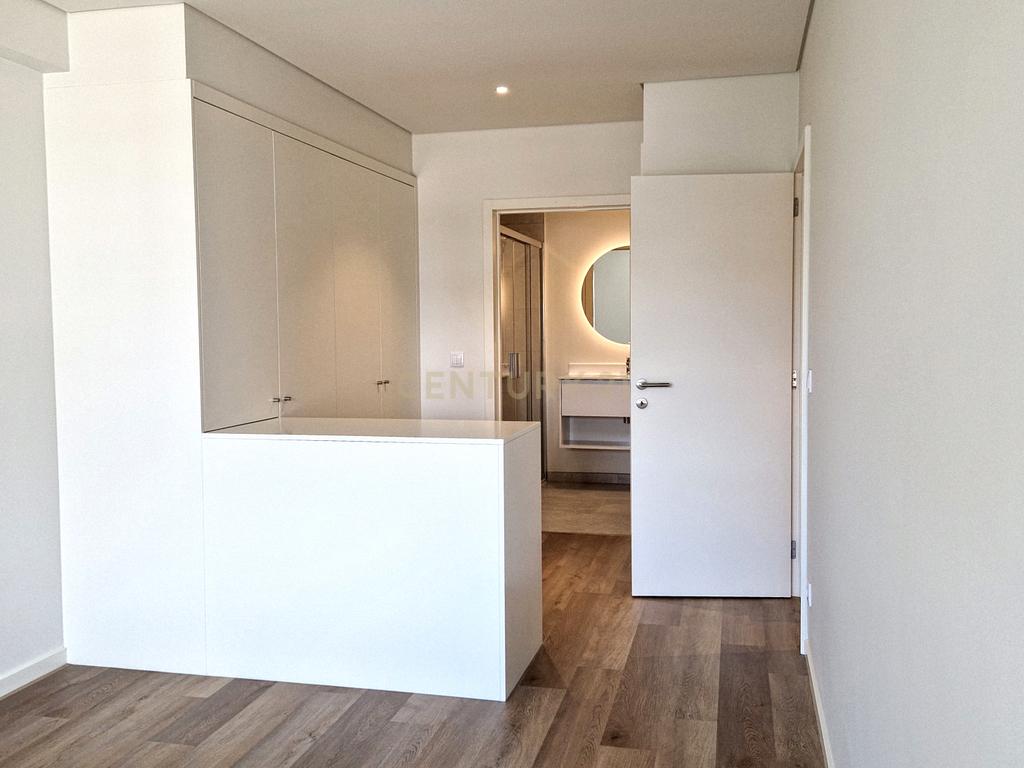 Alta de Lisboa, T3 - NOVO, 3 casas de banho e 2 lugares de garagem - Image 15