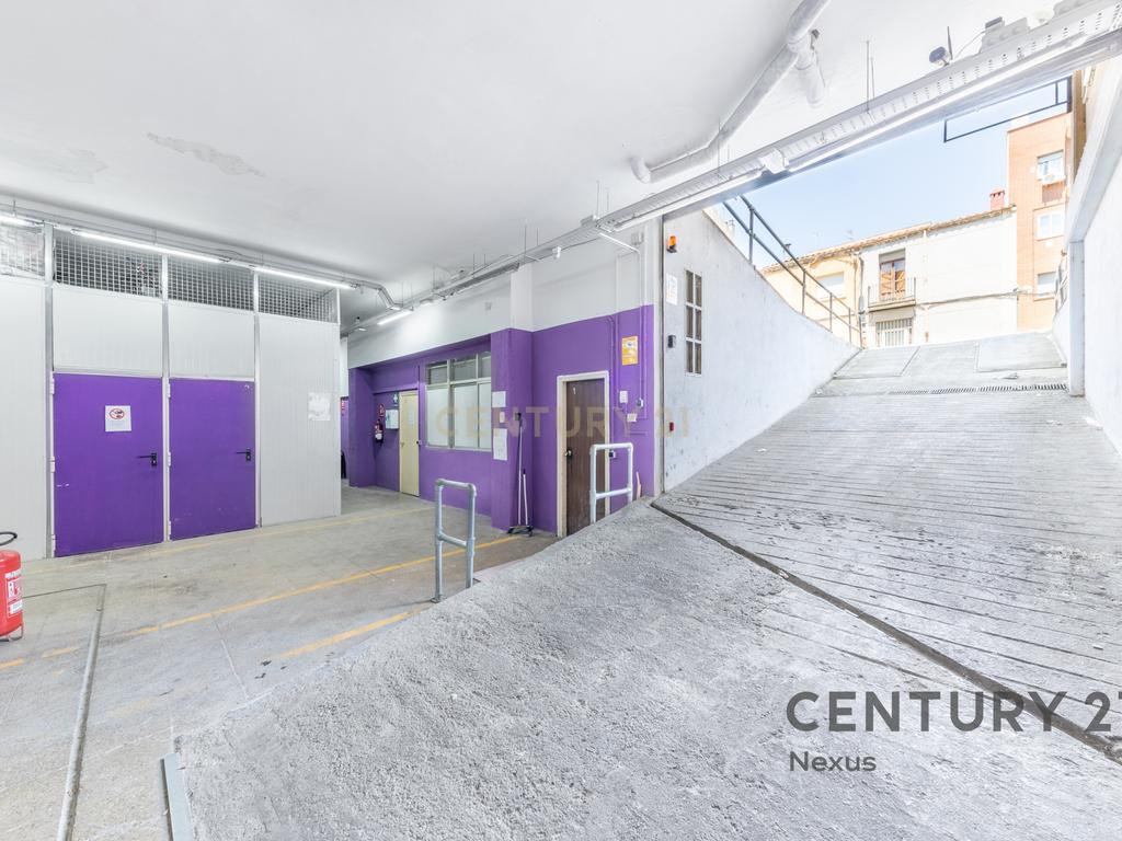 Investimento Excepcional em Ripollet! Lote com 63 Arrecadações Rentáveis, Estacionamento e Acesso Direto - Image 12