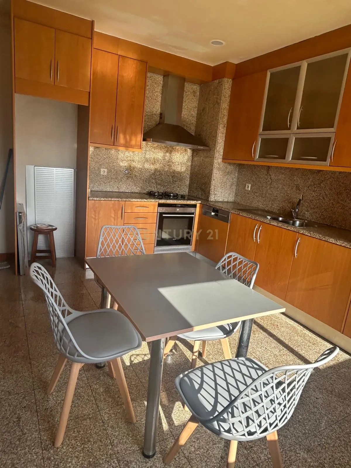 Fotografia 5 de Luxuosa Moradia T3 em Folgosa, Maia - 310m² com Vista Montanha