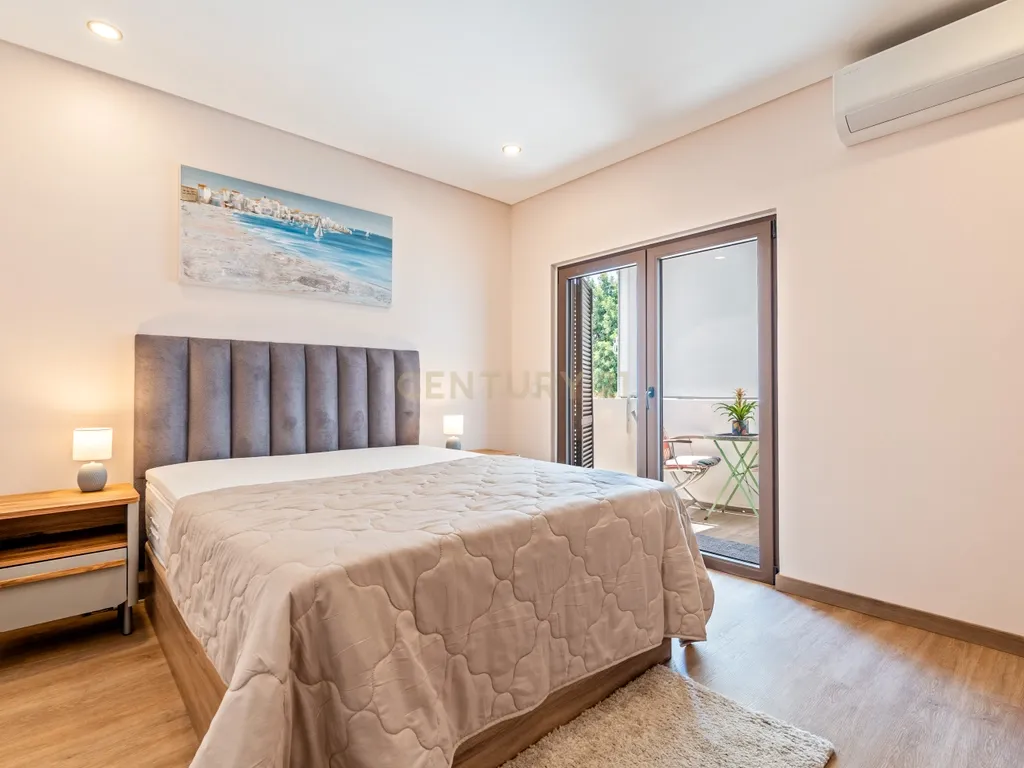 Apartamento T1 completamente remodelado com 2 varandas - Image 9