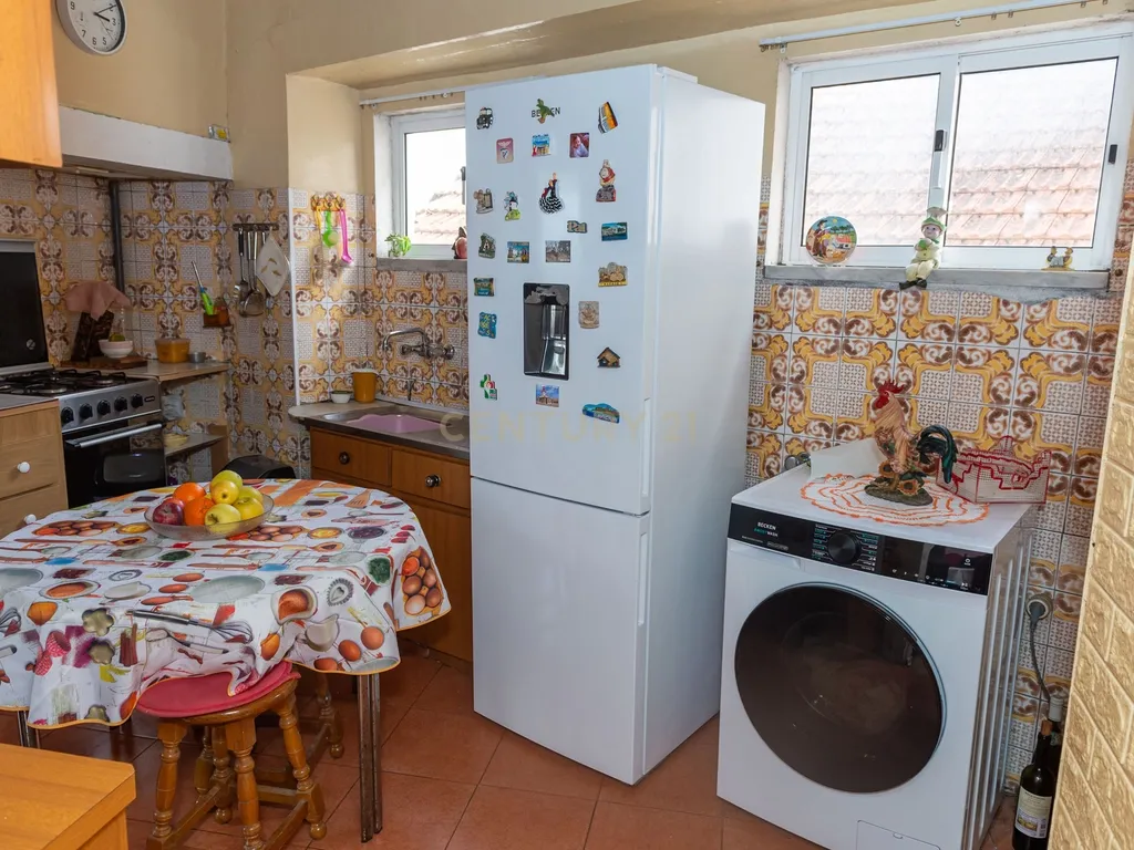 Simpática moradia no centro da vila de Fanhões - Image 9