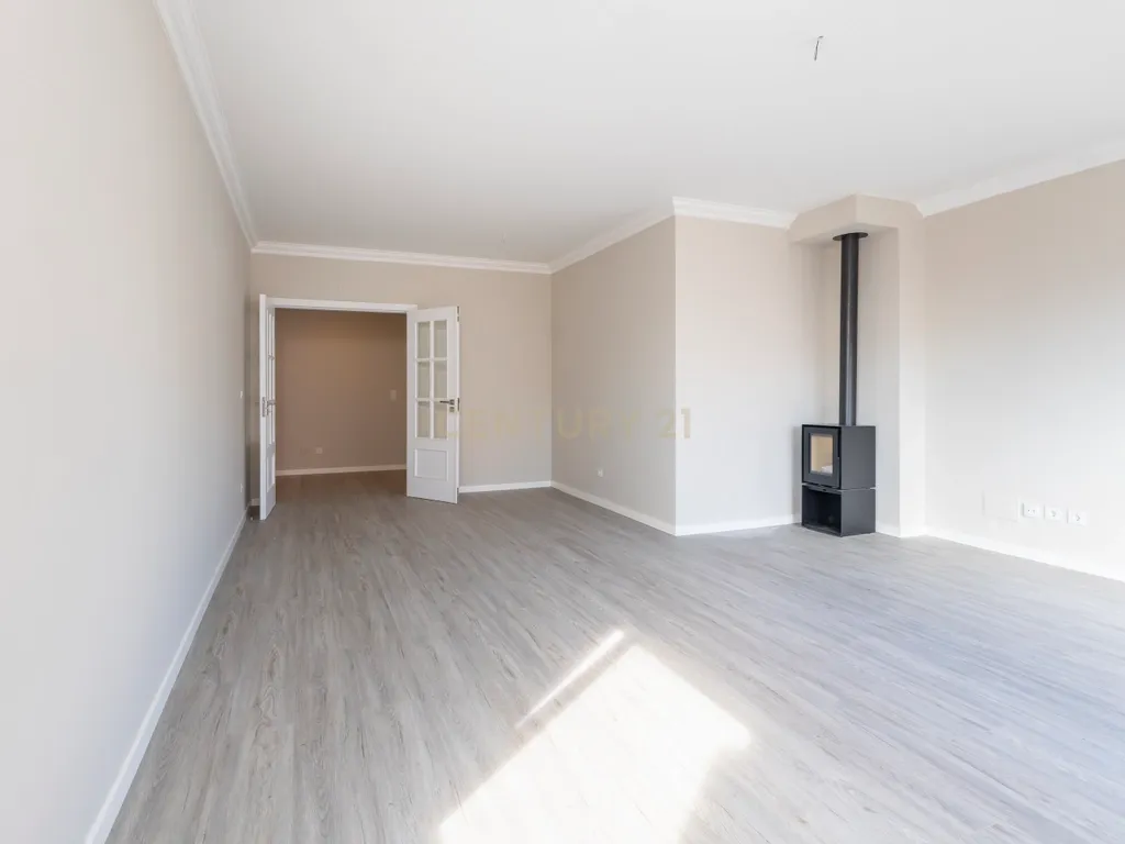 Apartamento Remodelado com Vista Mar na Ericeira, lugar de parqueamento - Image 8