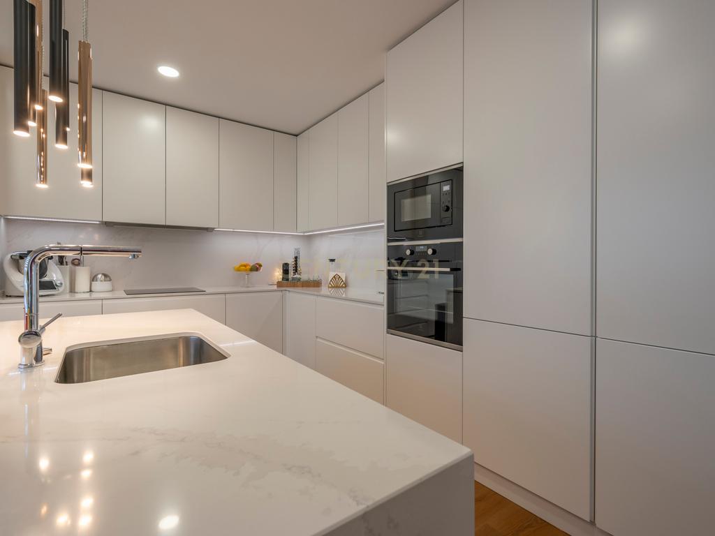 Luxuosa Moradia T5 com Vista Panorâmica em Odivelas - Image 44