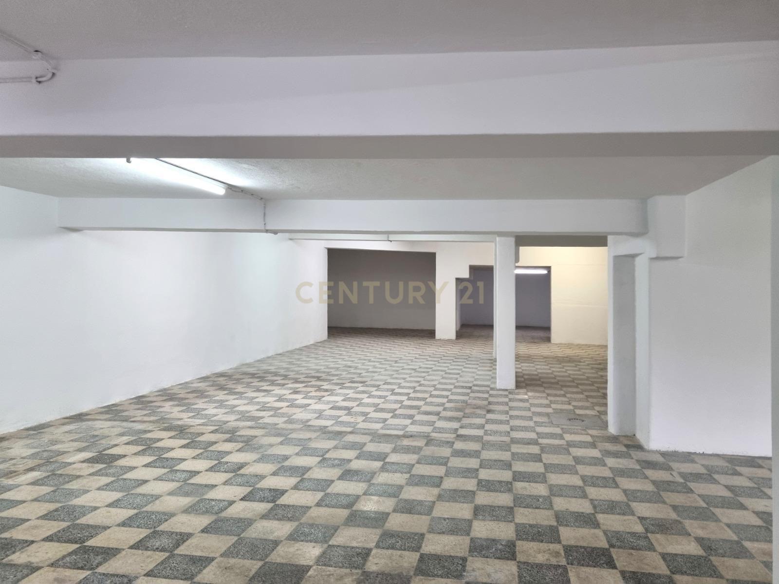 Fotografia 12 de Armazém Gigante de 347 m² no Laranjeiro – Espaço Raro e Cheio de Potencial!