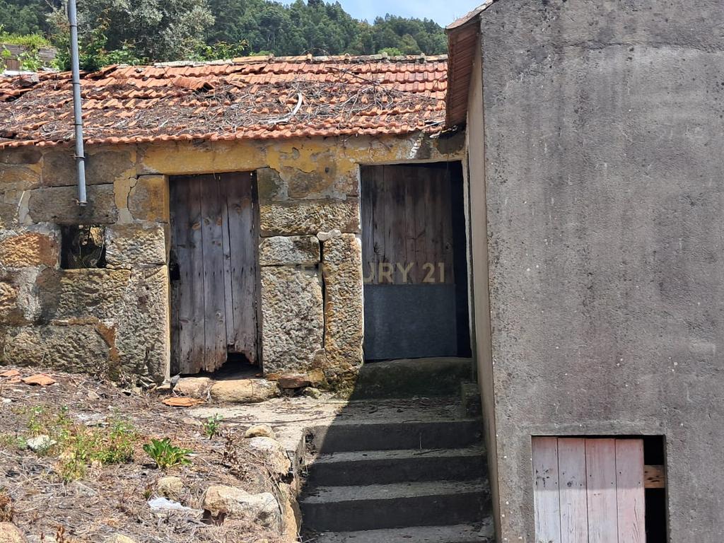 Oportunidade Única: Moradia para reconstrução em Penha Longa, Marco de Canaveses - Image 11