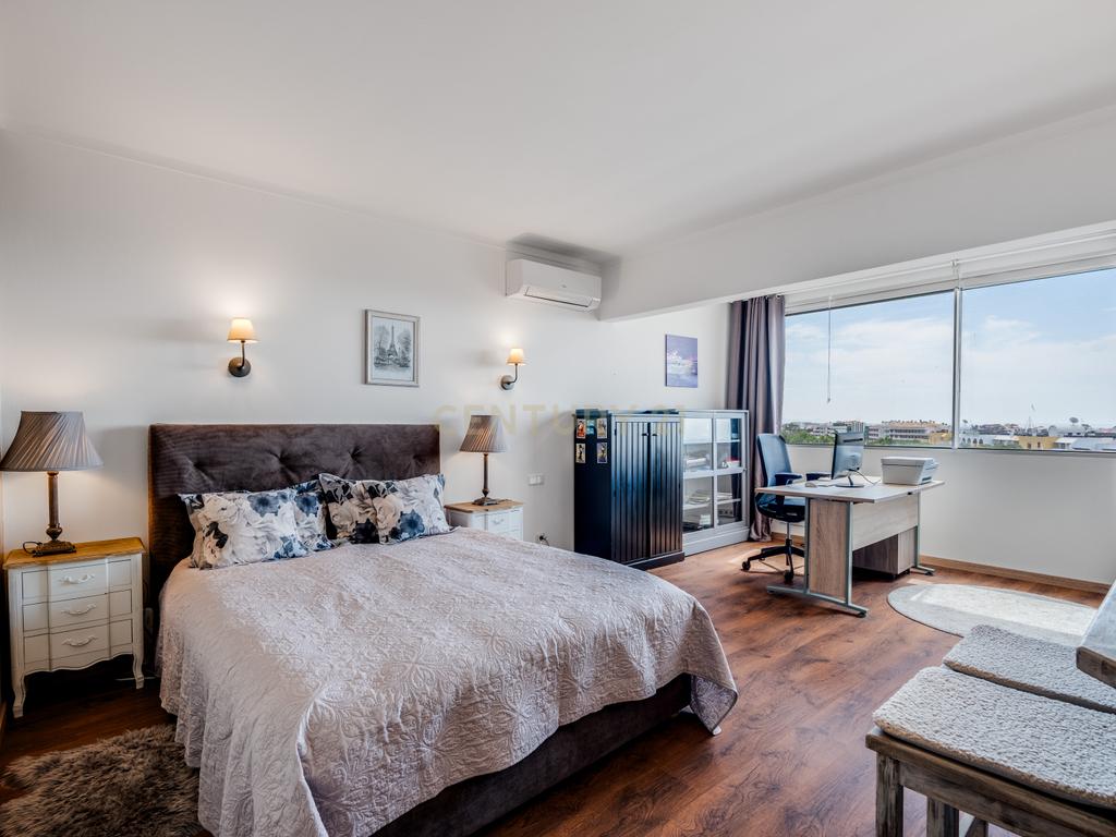 Apartamento com piscina, elevador e vista mar, no centro de Albufeira - Image 26