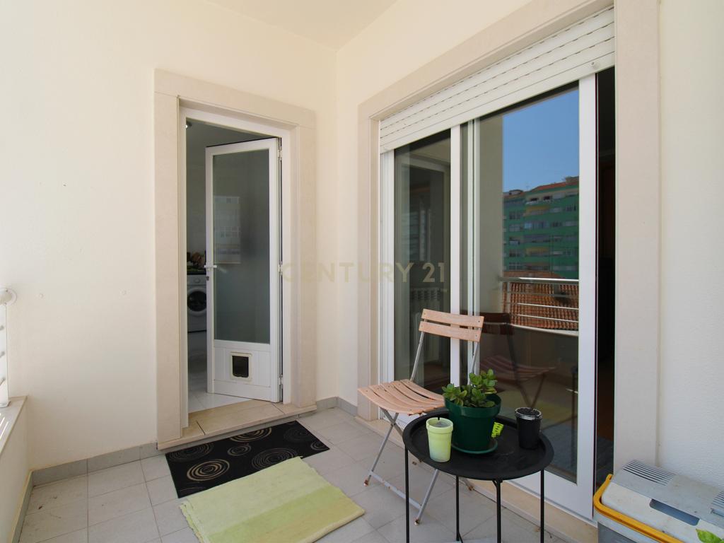Apartamento T4 com Parqueamento, nas Caldas da Rainha - Image 20