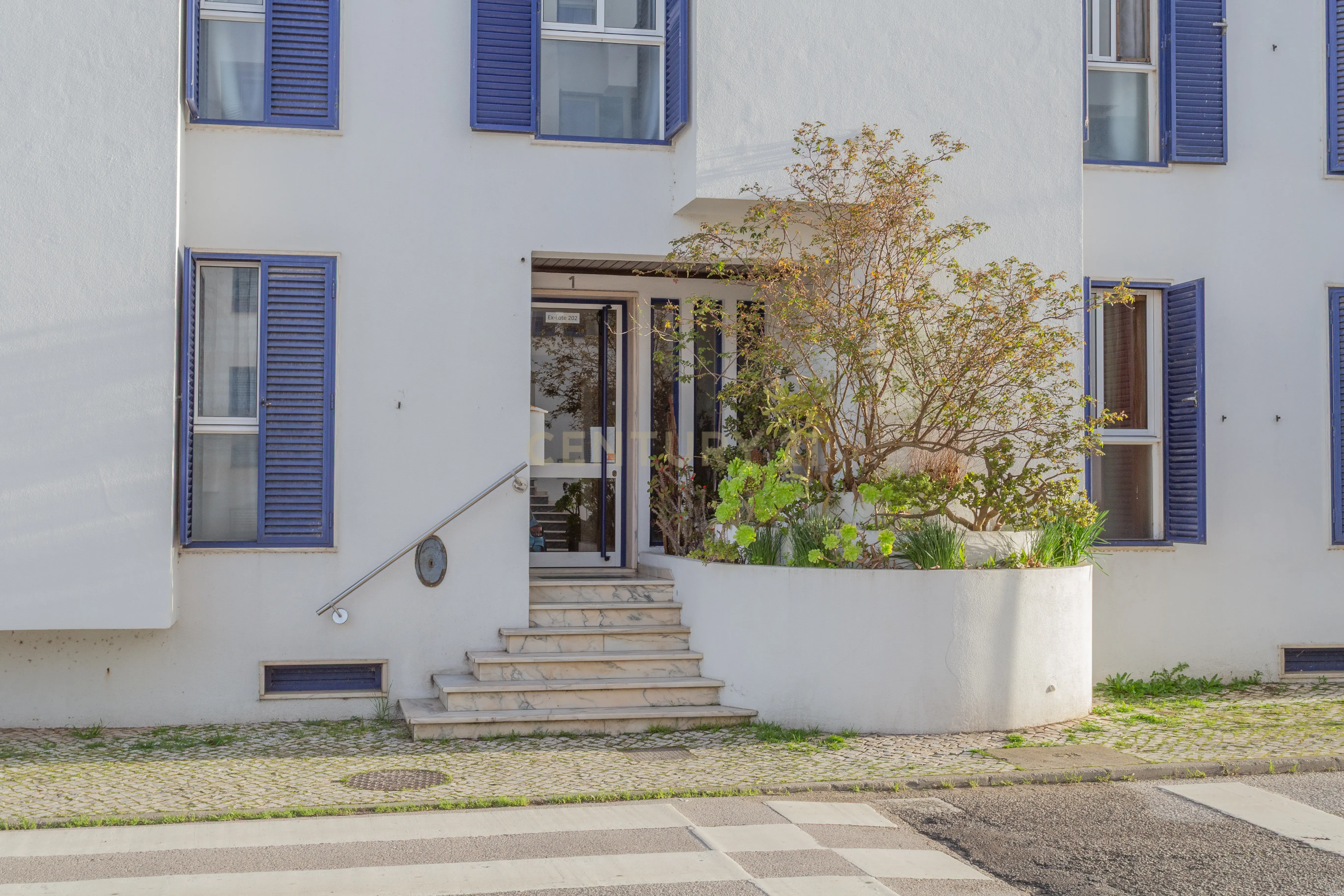 Apartamento T2 na Quinta do Anjo, Setúbal, com Estacionamento e Piscina Comum - Image 22