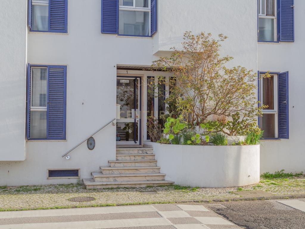 Apartamento T2 na Quinta do Anjo, Setúbal,  com Estacionamento e Piscina Comum - Image 22