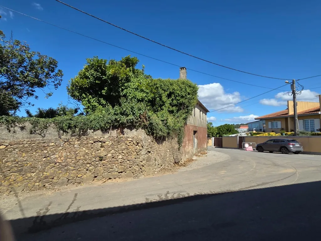 Lote de Terreno em Laundos para construção de moradia de cave, rés de chão e 1 andar - Image 4