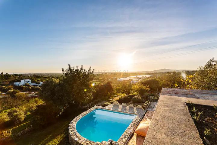 MORADIA TÉRREA T3 DE LUXO – ARQUITETURA CONTEMPORÂNEA EM PEDRA, A 8 MINUTOS DE TAVIRA - Image 11