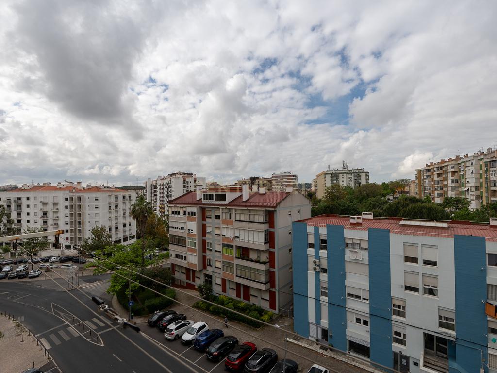 T2 Renovado em Odivelas — Conforto, Luz Natural e Localização Privilegiada - Image 9