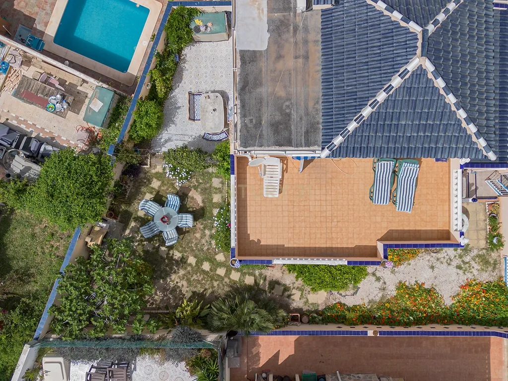 Chalet em Torrevieja, Alicante — Oportunidade de Investimento - Image 39