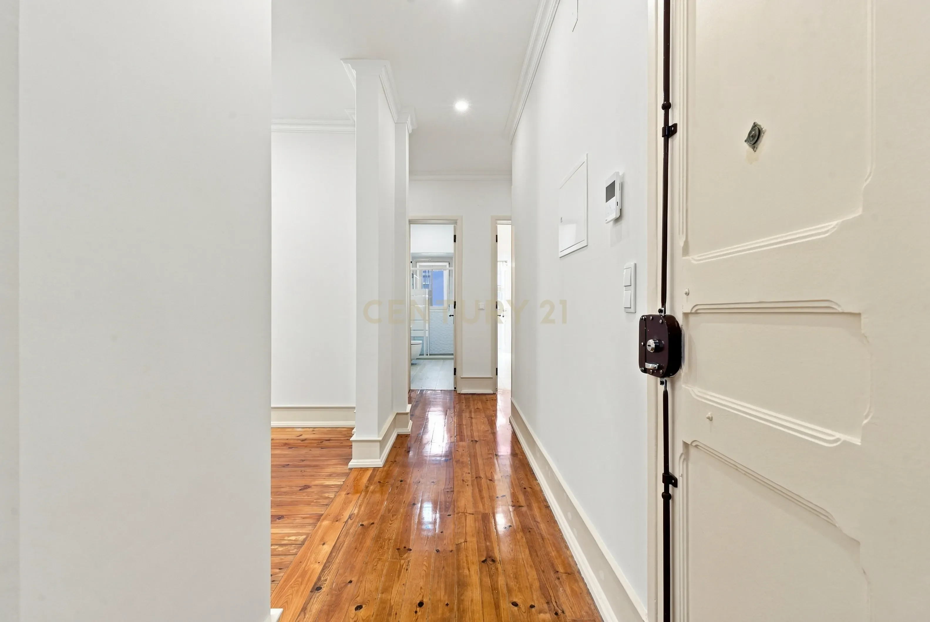 Fotografia 5 de Exclusivo na Penha de França | T3 Totalmente Remodelado com Elevador, Cozinha Equipada e Logradouro Privativo de 41 m²