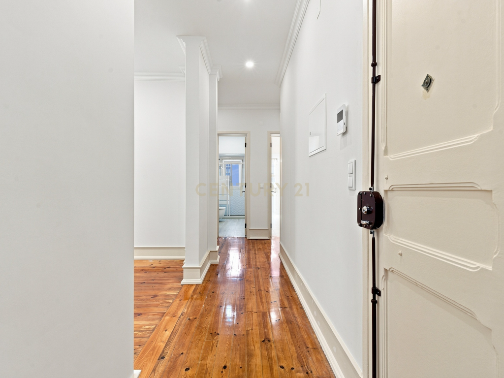 Exclusivo na Penha de França | T3 Totalmente Remodelado com Elevador, Cozinha Equipada e Logradouro Privativo de 41 m² - Image 5