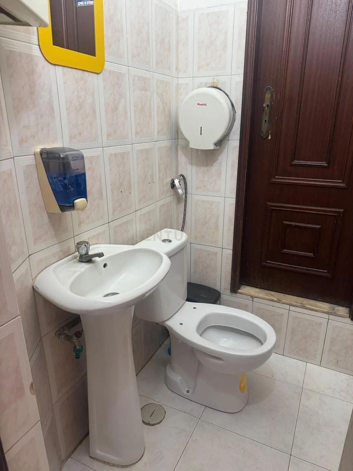Espaço comercial à venda na Rua Henrique Augusto Pereira, nº2 - Image 22