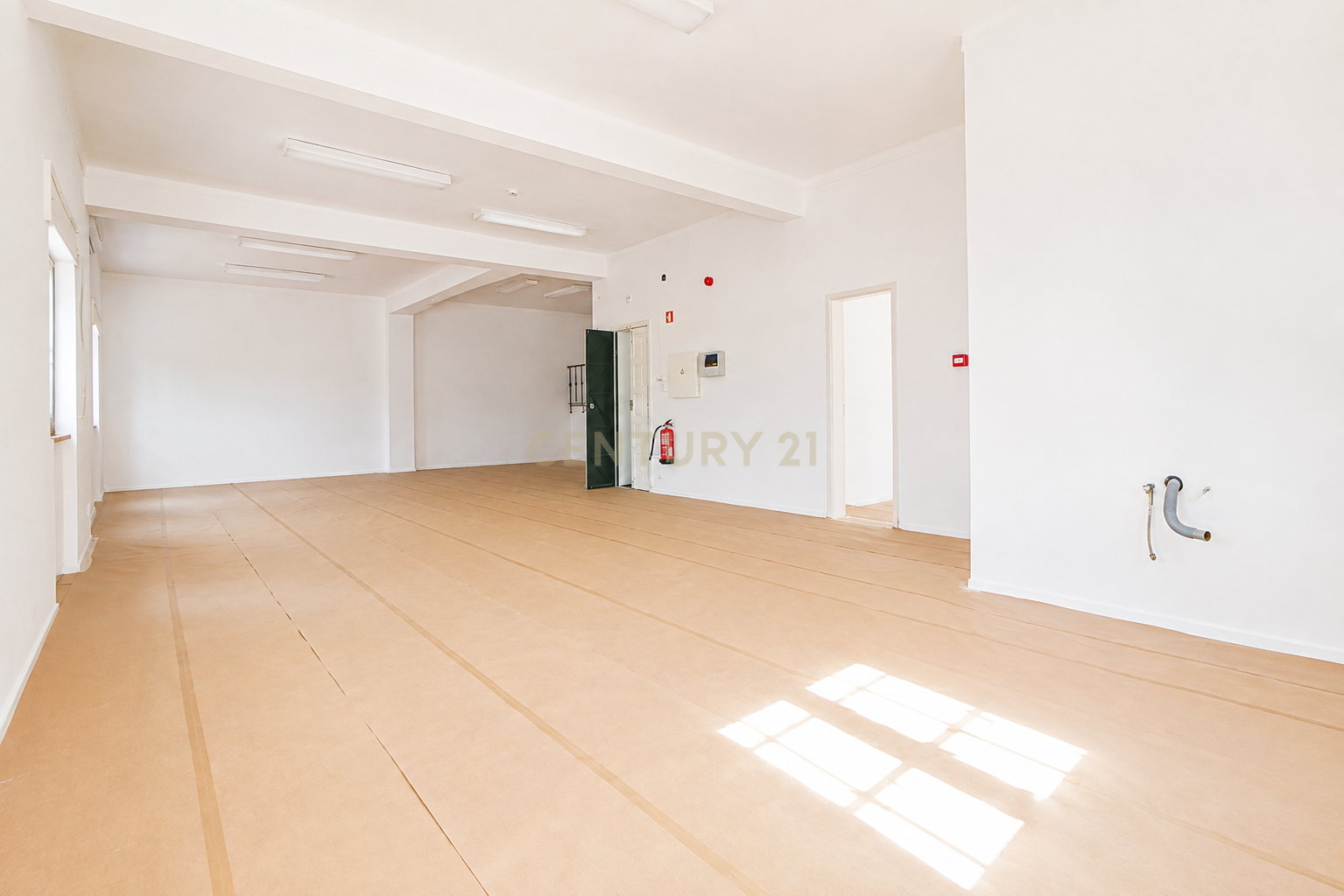 Fotografia 12 de Espaço comercial para arrendamento privilegiado para empresas / escritórios no centro da cidade de Setúbal