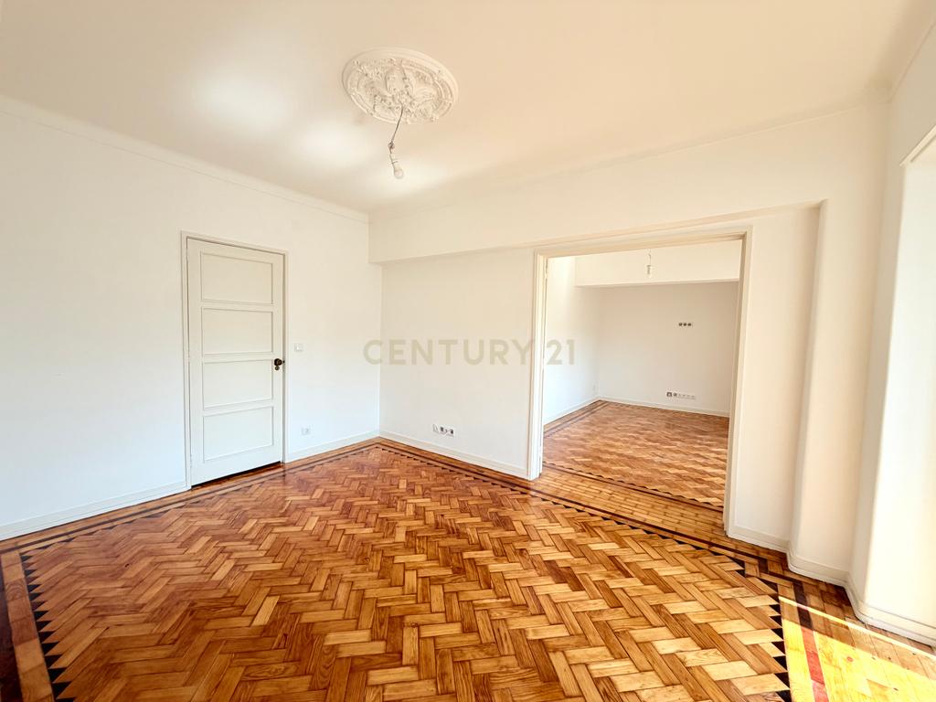 T3+1 Totalmente Remodelado para Arrendamento em Alvalade - Image 25