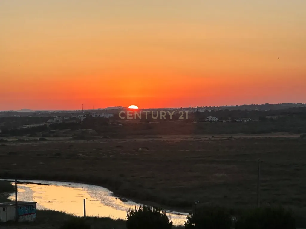 Apartamento T2 Exclusivo com Vista Mar – Totalmente Mobilado e Equipado - Armação de Pêra - Algarve - Image 19