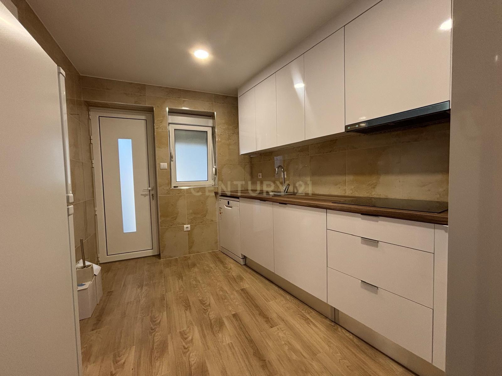 Fotografia 3 de ARRENDAMENTO - Apartamento T3, todo renovado no centro da cidade de Pombal