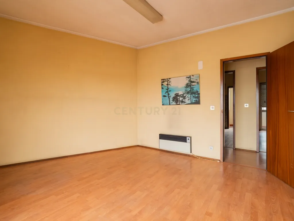 Apartamento T2 em Marinha Grande - Oportunidade Única! - Image 4