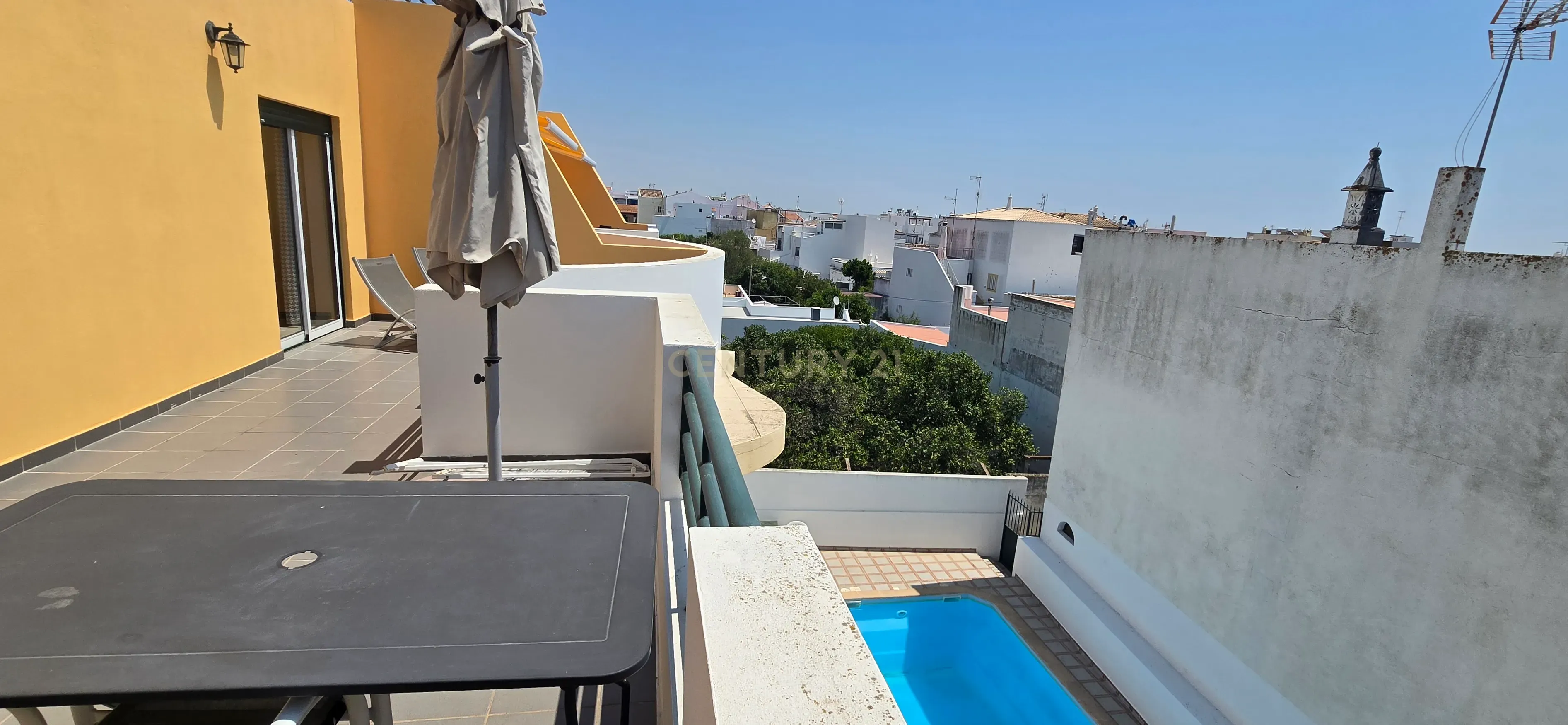 Fotografia 4 de Apartamento T1 com Piscina, Terraço e Garagem | Arrendamento Anual | Santa Luzia, Tavira