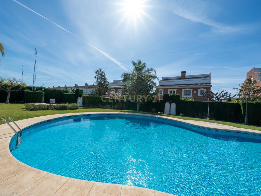 Apresentamos-lhe uma magnífica moradia em Cambrils — perfeita para quem procura conforto, estilo e excelente qualidade de vida na Costa Dourada. - Image 20