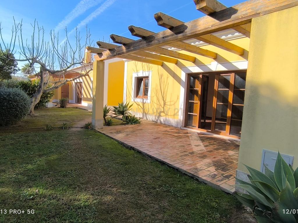 Moradia T2, em banda com terraço e jardim - Image 3