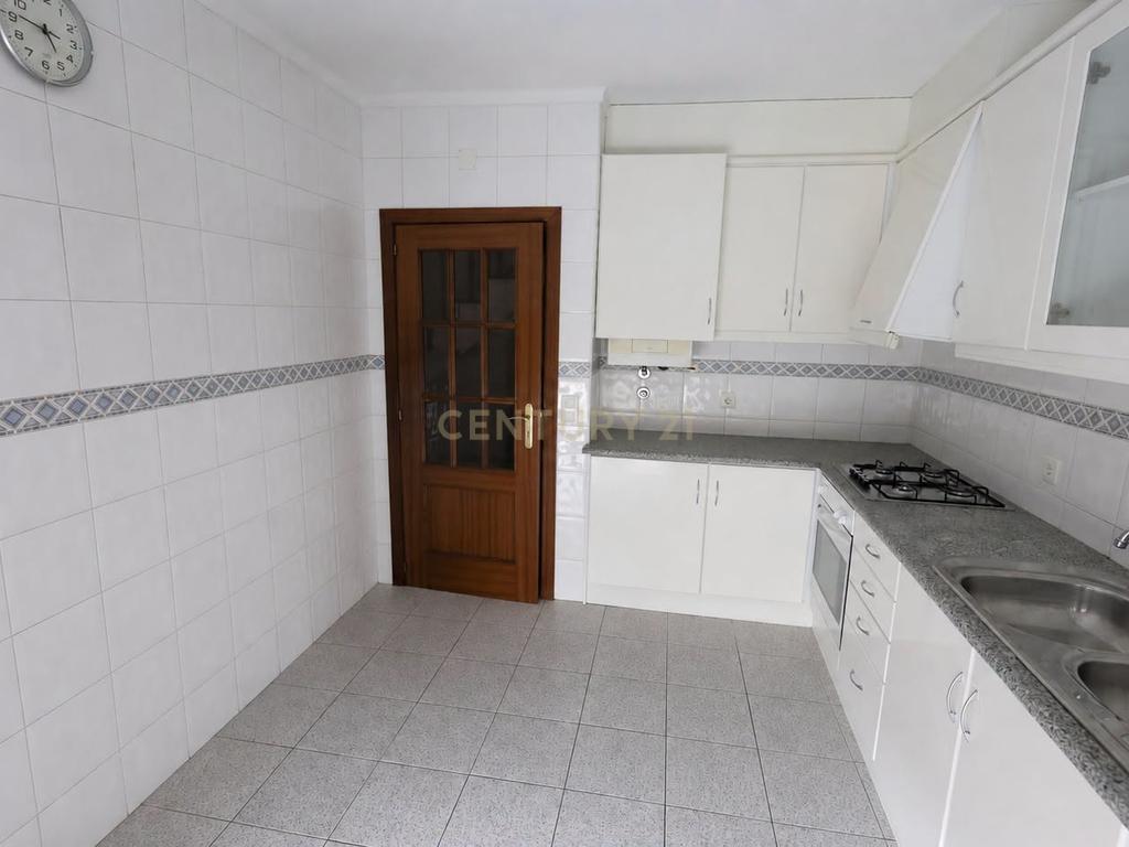 Apartamento T0 duplex em Marzovelos, Viseu - Image 1