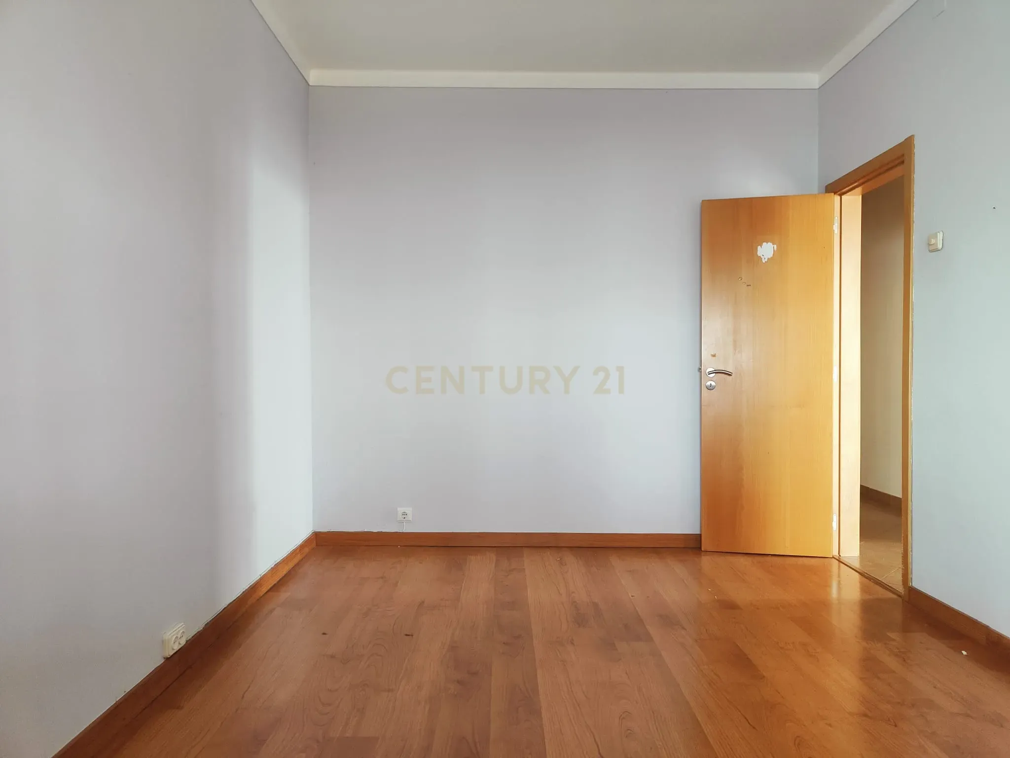 Prédio Bi-Familiar T2 e 2 Anexos Tipologia T1 Em Zona Residencial Tranquila Na Póvoa de Santo Adrião  - Image 46