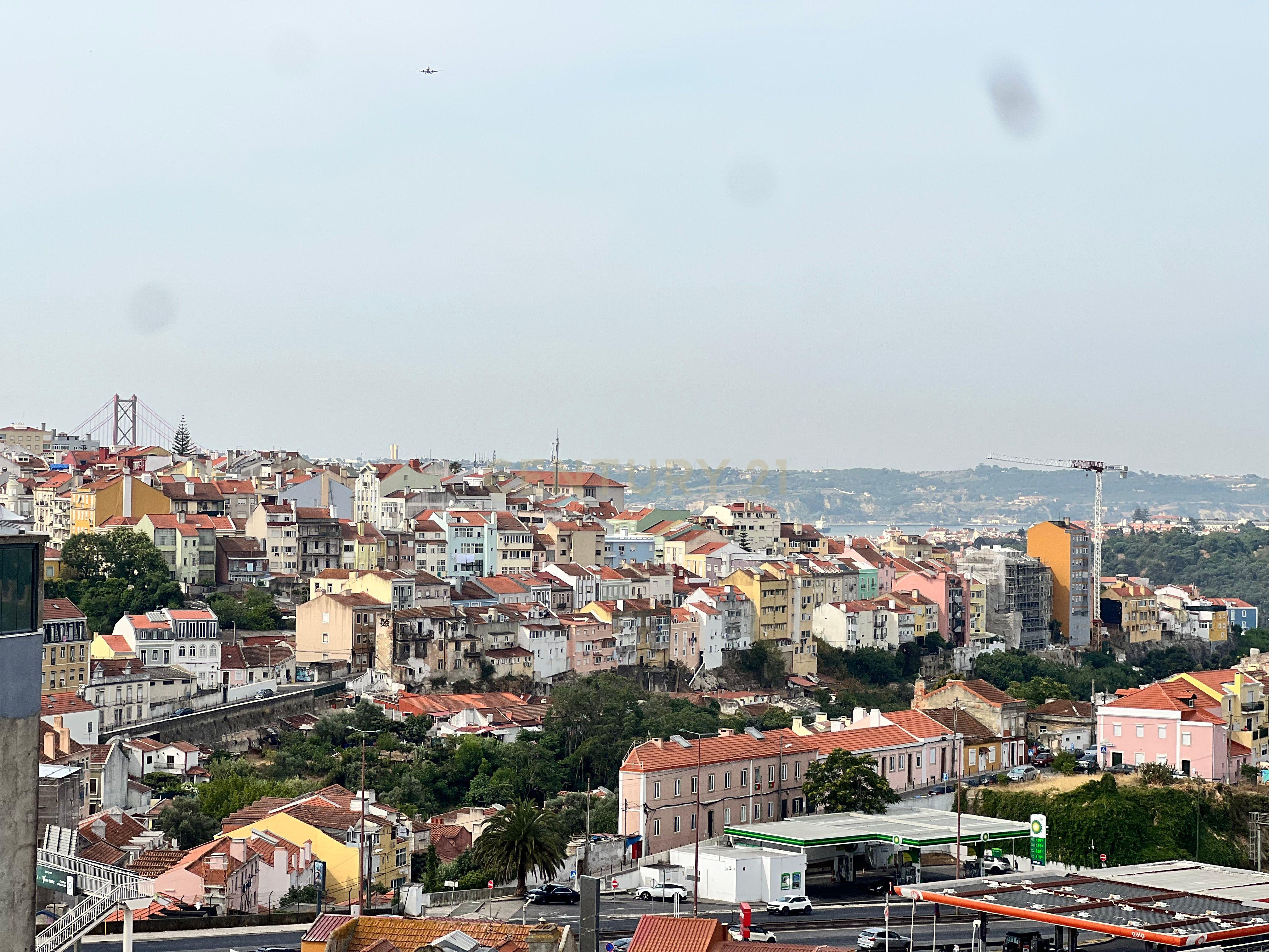 Fotografia 4 de Prédio à venda , Campolide - Devoluto, garagem e terraços