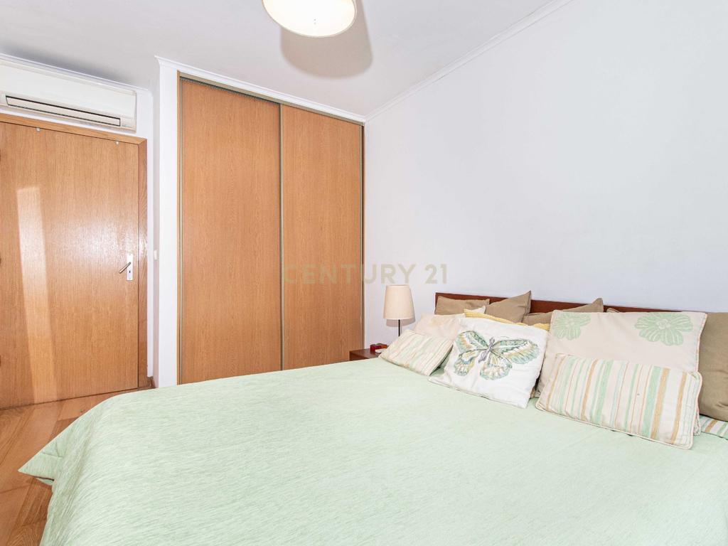 Apartamento T2 com Vista Panorâmica em Lisboa e um lugar de estacionamento na Rua Carlos Botelho - Lisboa  - Image 12