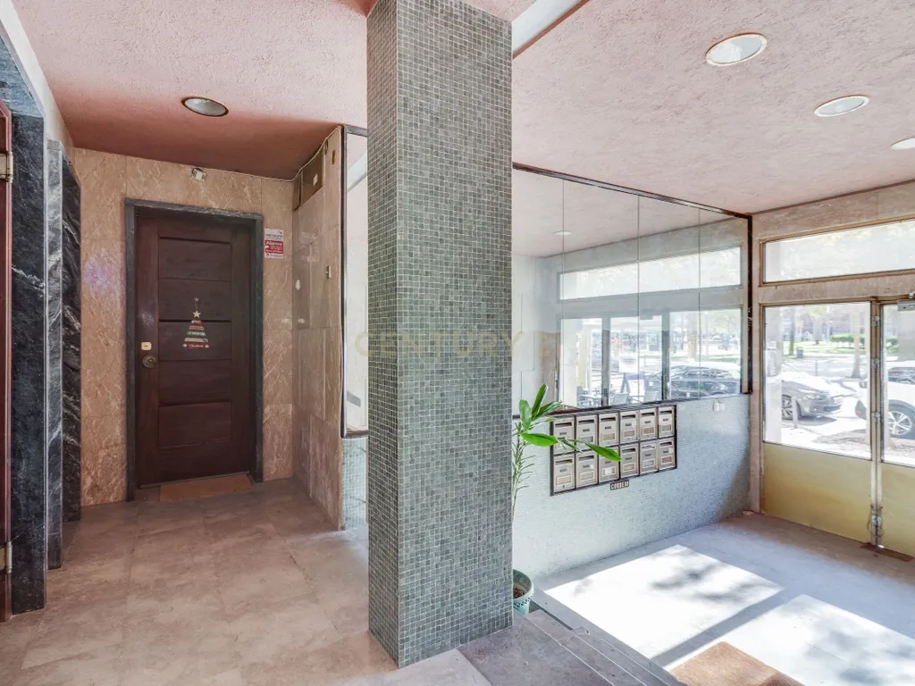 T3 TOTALMENTE RENOVADO COM VARANDA DE 21 m² NO CAMPO PEQUENO – LISBOA - Image 32