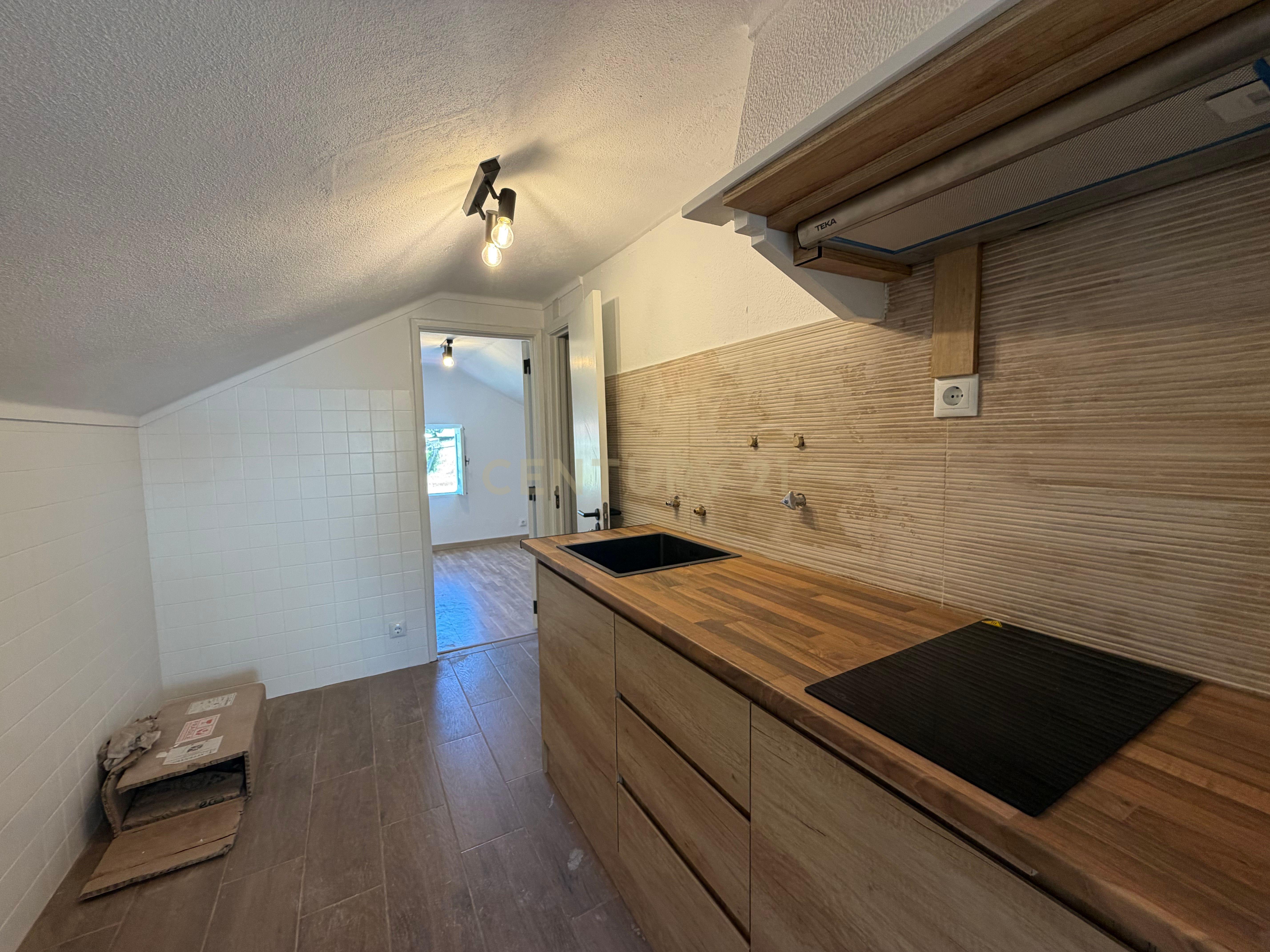 Fotografia 6 de Apartamento T1 em Sesimbra (Castelo), Remodelado, com Terraço