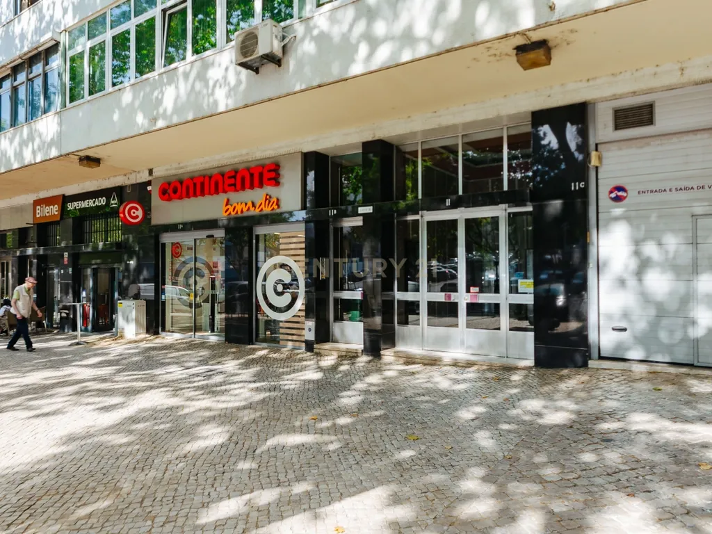 Apartamento T6 em Benfica – 210 m² junto ao Colombo - Image 33
