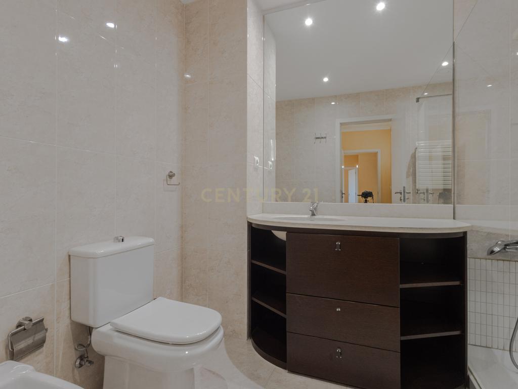 T4 com terraço de 120m² e vistas de mar e rio | Canidelo - Image 16