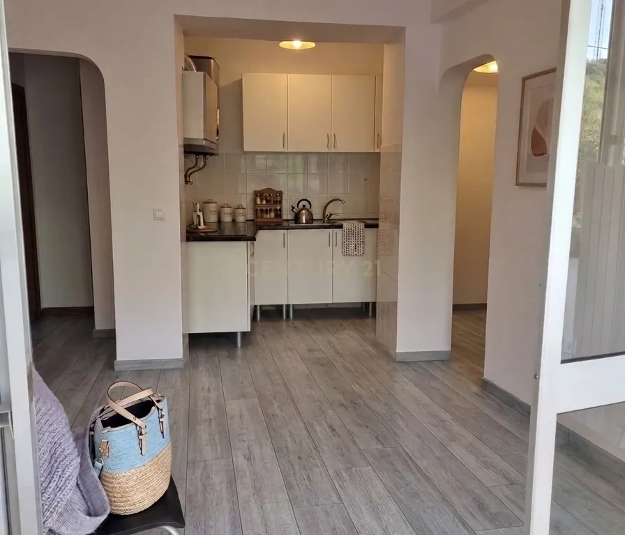 T1 Renovado com Garagem em Campo de Ourique - Image 4