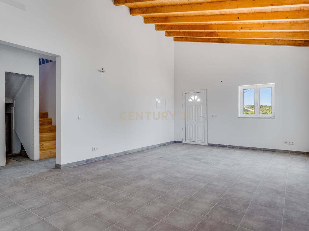Personalize a Sua Casa – Moradia Terrea T2+2 em Fase de Acabamentos com 500m² de Terreno - Image 4