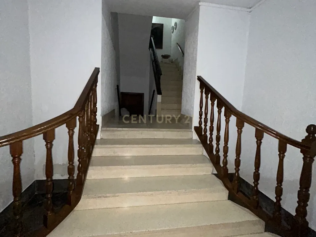 Edifício exclusivo com grande potencial numa das melhores zonas de Trujillo - Image 3