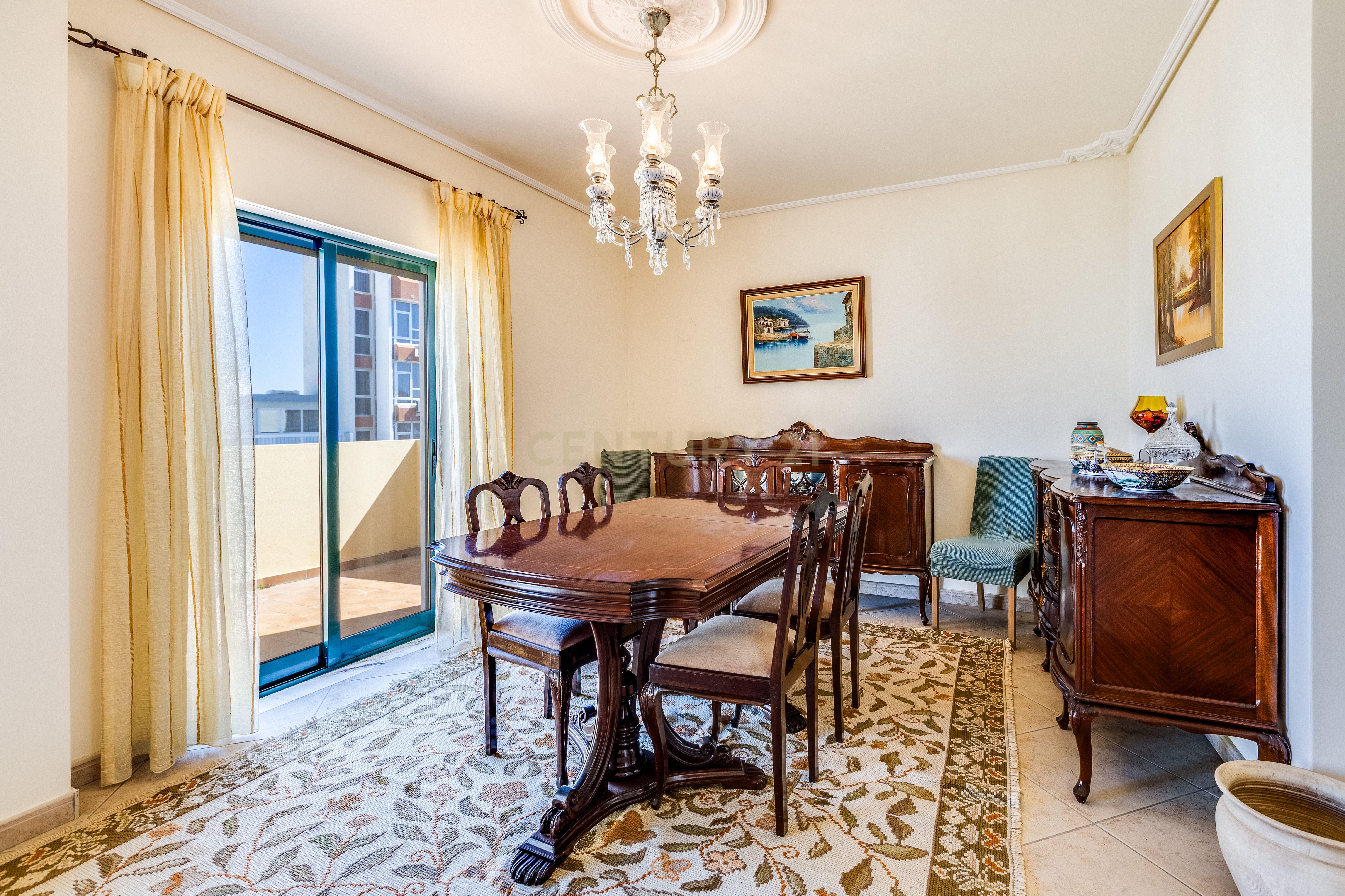 Fotografia 6 de Dúplex T4 com 2 terraços, varandas e garagem – Baixa de Faro