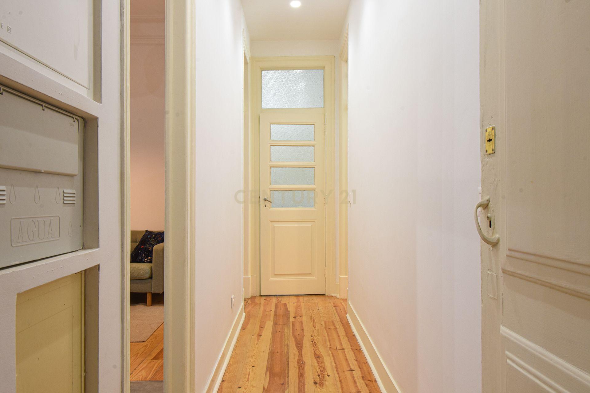 Apartamento T3 renovado com Licença AL - Lisboa - Image 5