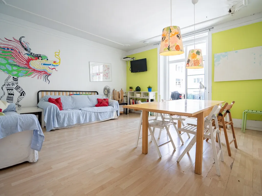 Apartamento Único com Vista sobre o Campo Pequeno – Lisboa - Image 11