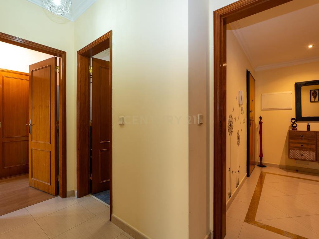 ** ESPECTACULAR APARTAMENTO NO CENTRO DE MAFRA, COM PARQUEAMENTO ** - Image 29