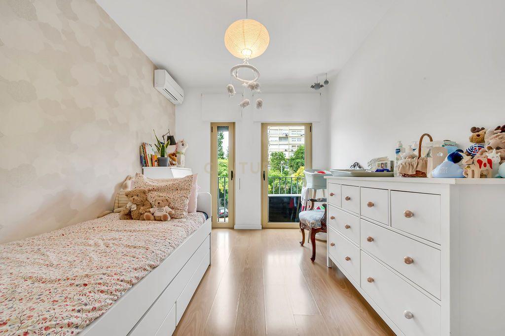 Apartamento T2 com Vista Panorâmica em Entrecampos - Image 18
