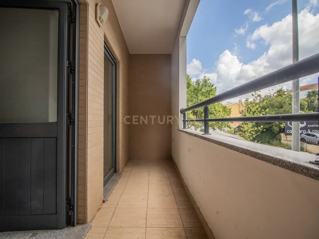 Apartamento T3 c/ 2 Varandas, Garagem Dupla e Terraço com Sala de Eventos - Image 26